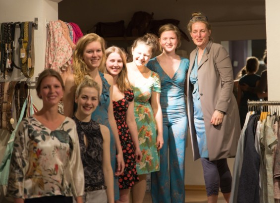 Das-Violetta-Team-565x410 Das-Violetta-Team-565x410